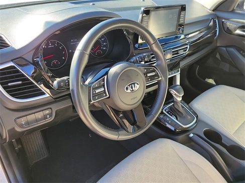 Used 2021 Kia Seltos EX image 20
