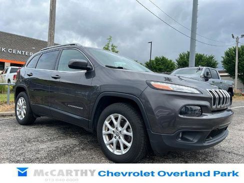 Used 2017 Jeep Cherokee Latitude w/ Cold Weather Group AWD/4WD image 1