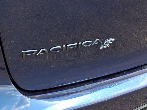 Used 2020 Chrysler Pacifica Touring-L Plus w/ S Appearance Package FWD image 30