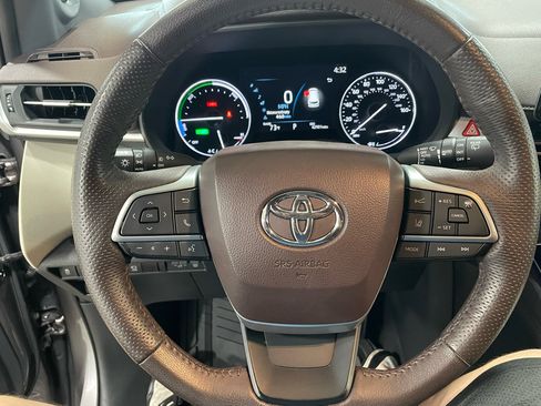 Used 2021 Toyota Sienna Platinum image 33