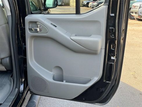 Used 2021 Nissan Frontier SV w/ Midnight Edition Floor Mats image 19