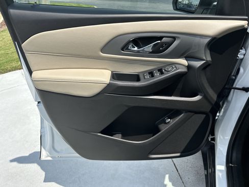 Used 2023 Chevrolet Traverse LT FWD image 14