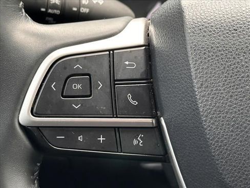 Used 2022 Toyota Highlander XSE image 25