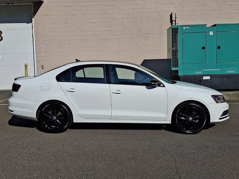 Used 2018 Volkswagen Jetta Sport FWD image 12