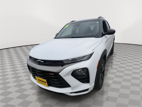 Used 2021 Chevrolet TrailBlazer RS w/ Sun and Liftgate Package AWD/4WD image 2