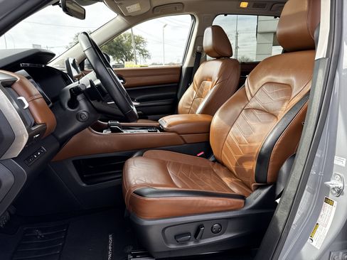 Used 2023 Nissan Pathfinder Platinum image 28