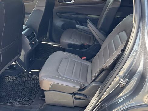 Used 2024 Volkswagen Atlas SEL AWD/4WD image 10