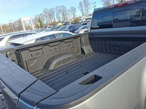 Used 2025 GMC Sierra 2500 AT4X image 7