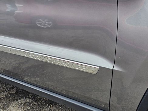 Used 2012 Jeep Grand Cherokee Overland AWD/4WD image 10