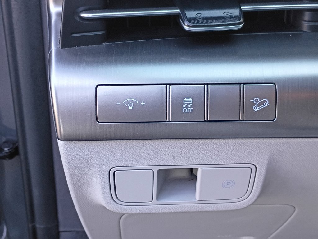 Certified 2025 Hyundai Kona SEL AWD/4WD image 22