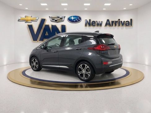 Used 2020 Chevrolet Bolt Premier w/ Infotainment Package FWD image 2