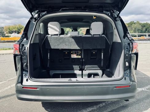 Used 2021 Toyota Sienna LE image 30