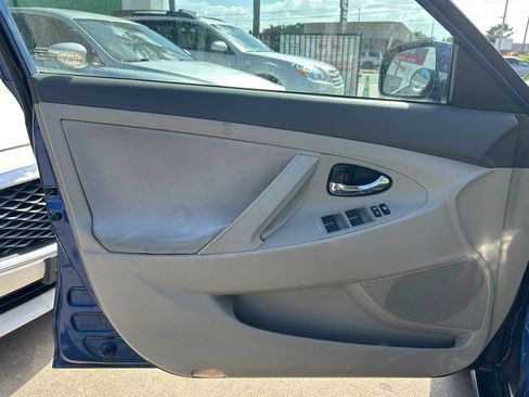 Used 2010 Toyota Camry LE FWD image 12