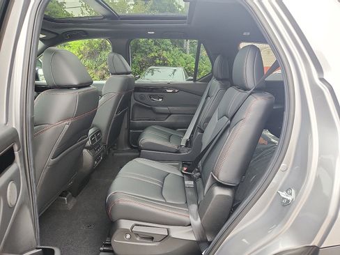 New 2025 Honda Pilot TrailSport image 6