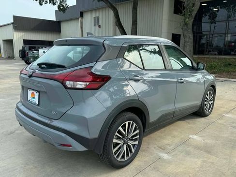 Used 2023 Nissan Kicks SV FWD image 6