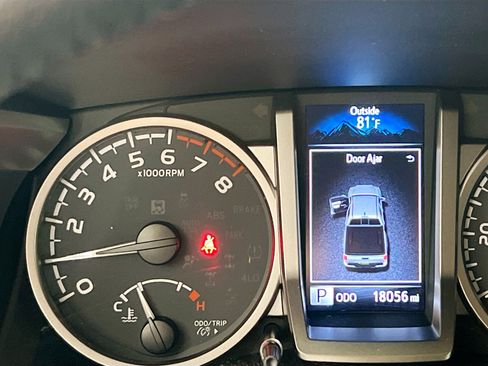 Used 2023 Toyota Tacoma SR5 w/ Technology Package image 23