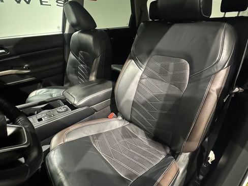 Used 2022 Nissan Pathfinder Platinum w/ Cargo Package AWD/4WD image 26