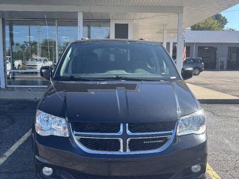 Used 2018 Dodge Grand Caravan SXT FWD image 3