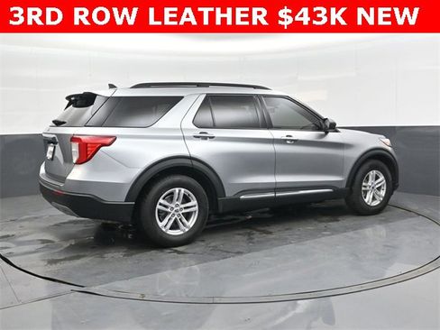 Used 2024 Ford Explorer XLT w/ Equipment Group 202A image 3