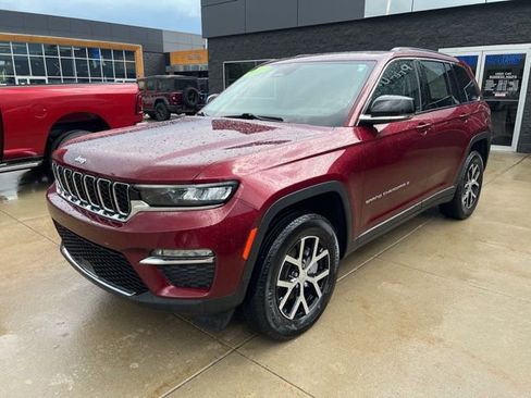 Certified 2023 Jeep Grand Cherokee Limited w/ Trailer Tow Prep Group (B) AWD/4WD image 3