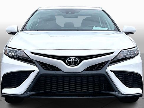 Used 2023 Toyota Camry SE image 4