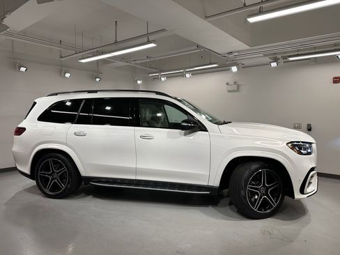 New 2026 Mercedes-Benz GLS 450 4MATIC image 10