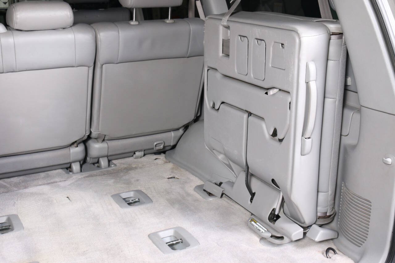 Used 2004 Toyota Land Cruiser AWD/4WD image 25