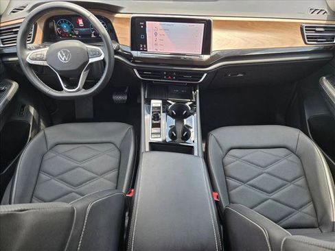 Used 2025 Volkswagen Atlas SE FWD image 16