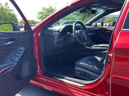 Used 2022 Toyota Avalon Limited w/ Advanced Safety Package FWD image 2
