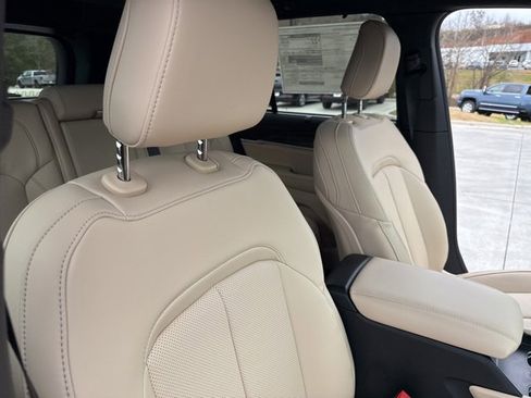 New 2025 Jeep Grand Cherokee Limited image 37