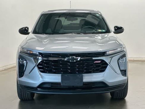 Used 2025 Chevrolet Trax RS FWD image 19