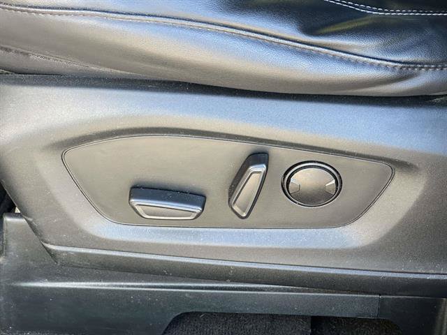 Used 2023 Ford Explorer XLT w/ Equipment Group 202A AWD/4WD image 38