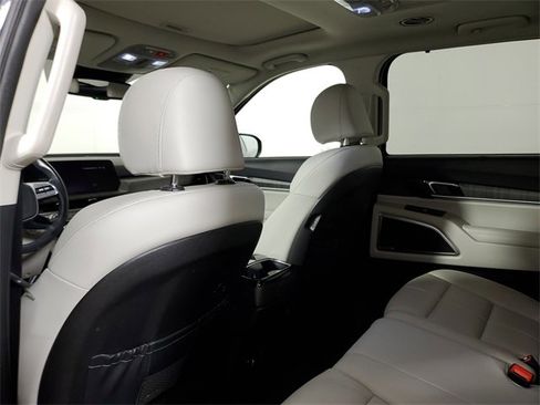 Used 2023 Kia Telluride EX image 10