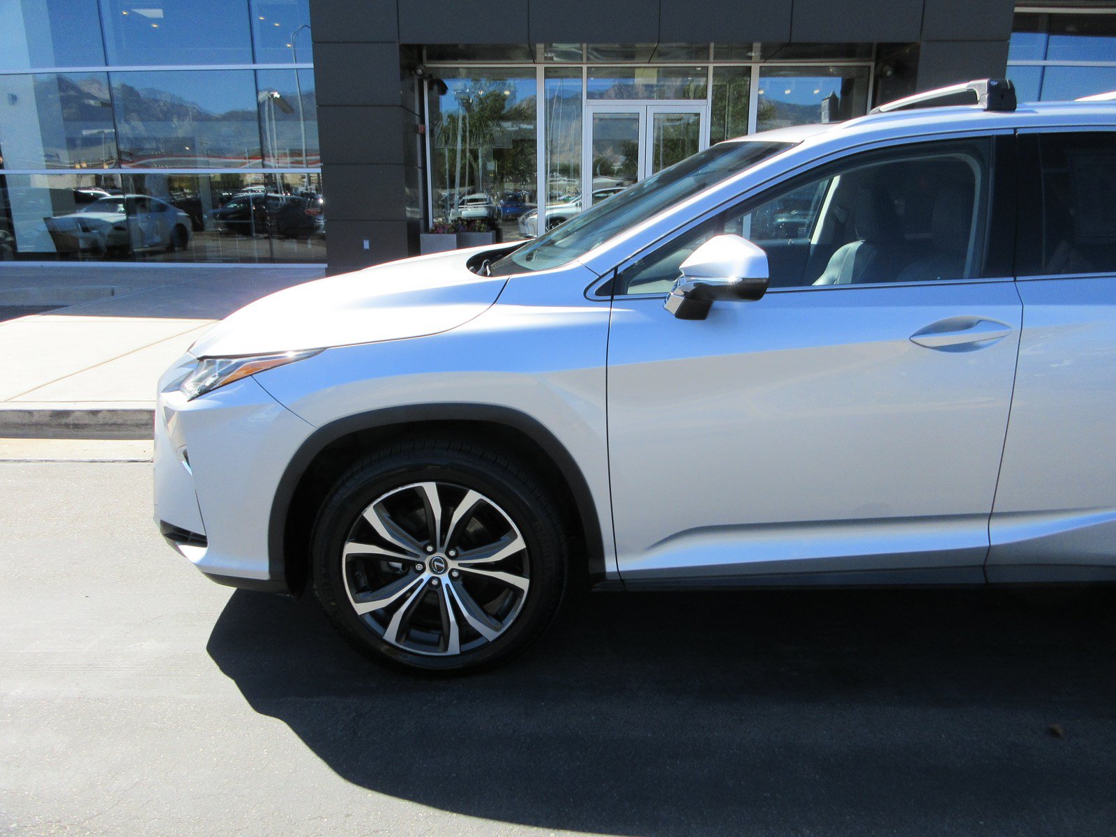 Used 2019 Lexus RX 450hL Premium w/ Premium Package AWD/4WD image 2