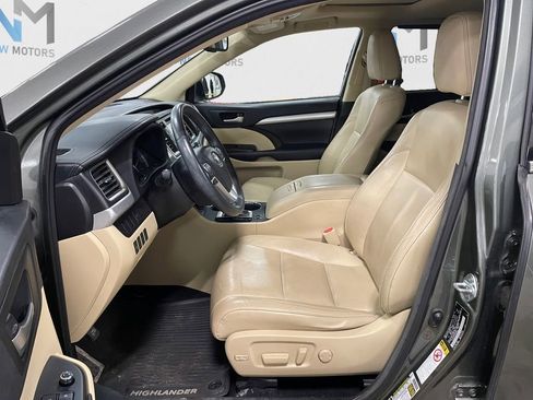 Used 2016 Toyota Highlander XLE AWD/4WD image 9