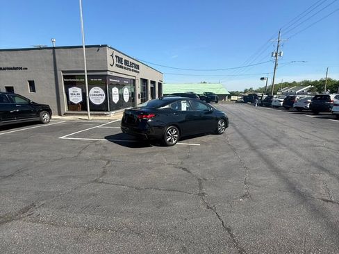 Used 2021 Nissan Versa SV FWD image 17