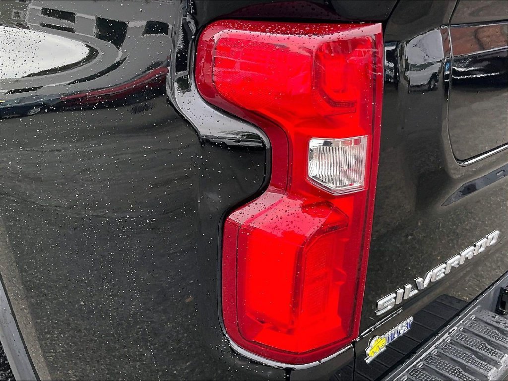 Used 2023 Chevrolet Silverado 3500 High Country w/ Safety Package II AWD/4WD image 35