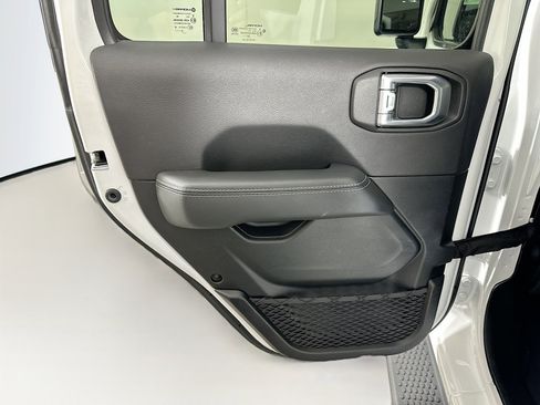 Used 2023 Jeep Wrangler Sahara image 25