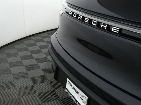 Used 2026 Porsche Macan AWD/4WD image 38