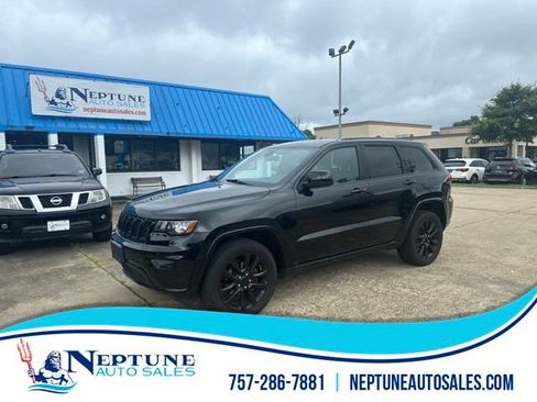 Used 2017 Jeep Grand Cherokee Altitude AWD/4WD image 1