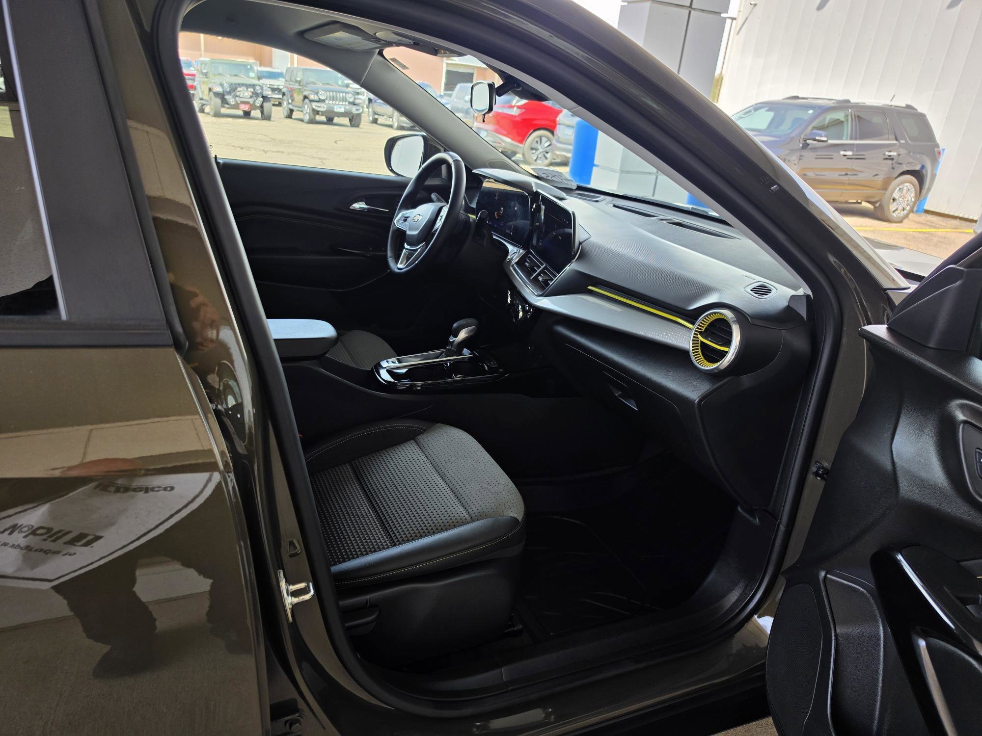 Used 2024 Chevrolet Trax LT w/ Driver Confidence Package FWD image 13
