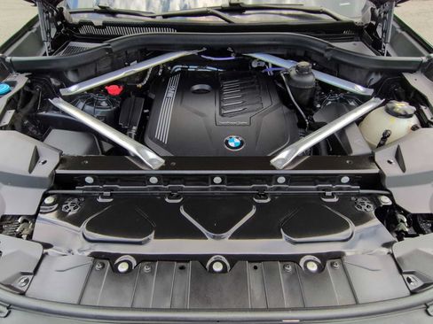 Used 2021 BMW X5 xDrive40i w/ M Sport Package AWD/4WD image 15