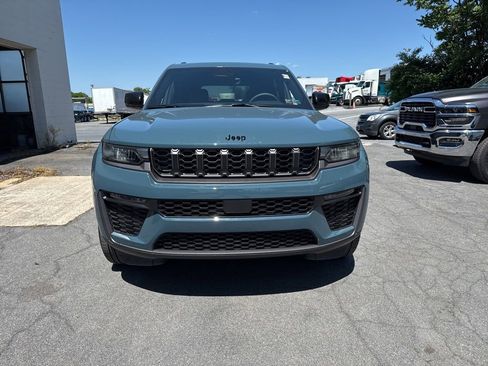 Used 2026 Jeep Grand Cherokee Limited w/ Limited Altitude Package AWD/4WD image 14