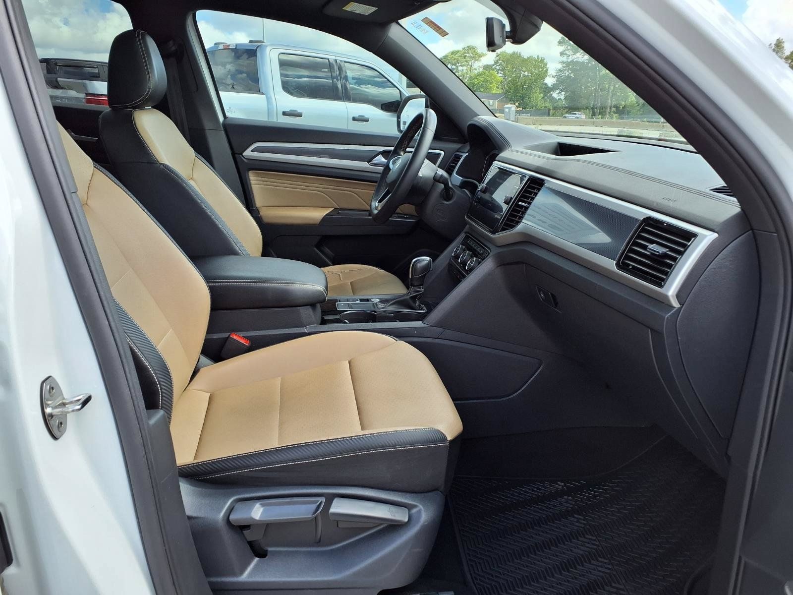 Used 2022 Volkswagen Atlas Cross Sport SE FWD image 19