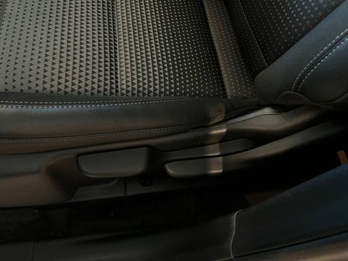 Used 2025 Chevrolet Trax LT w/ LT Convenience Package image 22