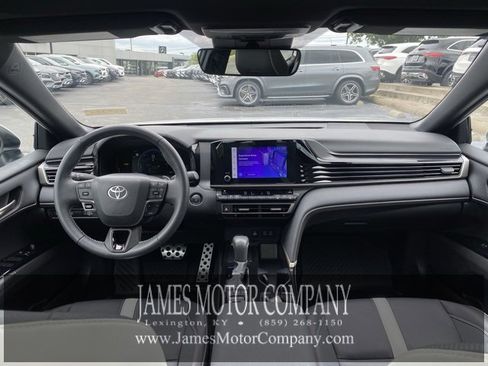 Used 2025 Toyota Camry SE image 15