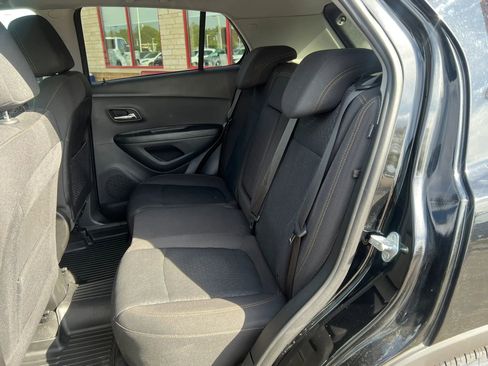 Used 2019 Chevrolet Trax LS w/ Tint and Cruise Package FWD image 9