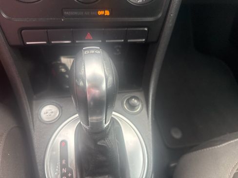 Used 2012 Volkswagen Beetle Launch Edition image 42