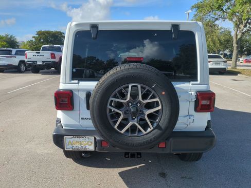 Used 2025 Jeep Wrangler Unlimited Sahara w/ Safety Group AWD/4WD image 7
