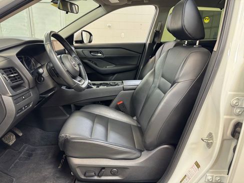 Used 2024 Nissan Rogue SV w/ SV Premium Package image 11